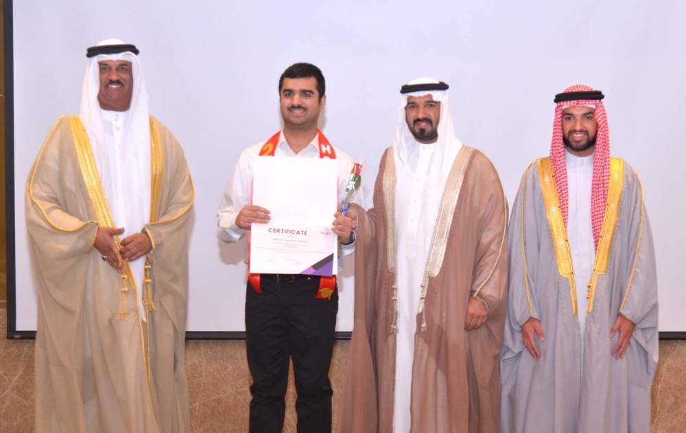 وكيل وزارة العمل يشارك في حفل خريجي جمعية البحرين للأطفال ذوي الصعوبة في السلوك والتواصل