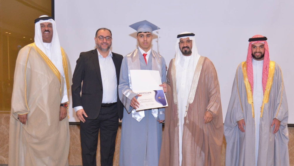 وكيل وزارة العمل يشارك في حفل خريجي جمعية البحرين للأطفال ذوي الصعوبة في السلوك والتواصل