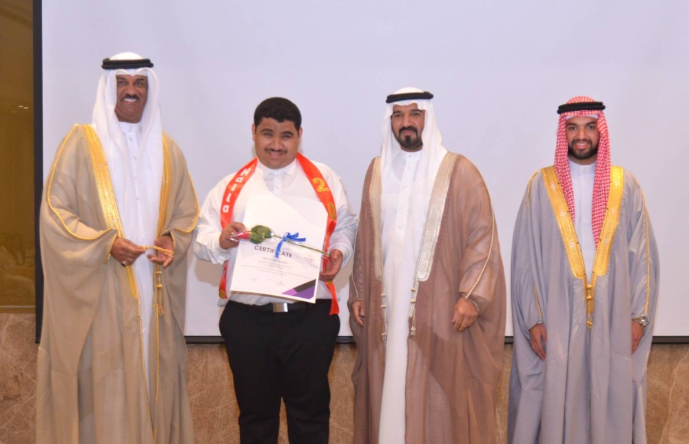 وكيل وزارة العمل يشارك في حفل خريجي جمعية البحرين للأطفال ذوي الصعوبة في السلوك والتواصل