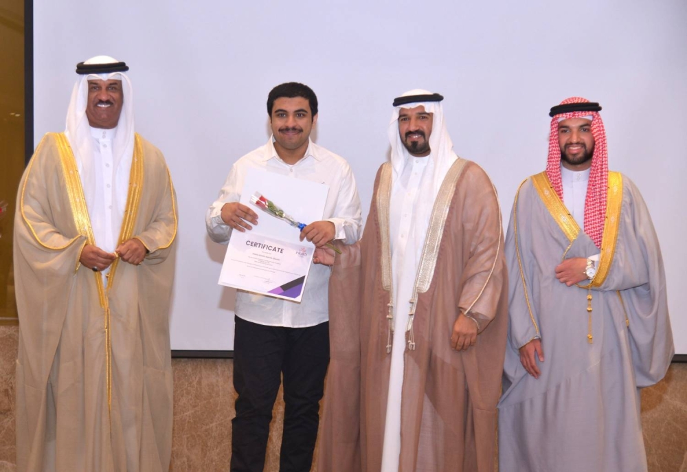 وكيل وزارة العمل يشارك في حفل خريجي جمعية البحرين للأطفال ذوي الصعوبة في السلوك والتواصل