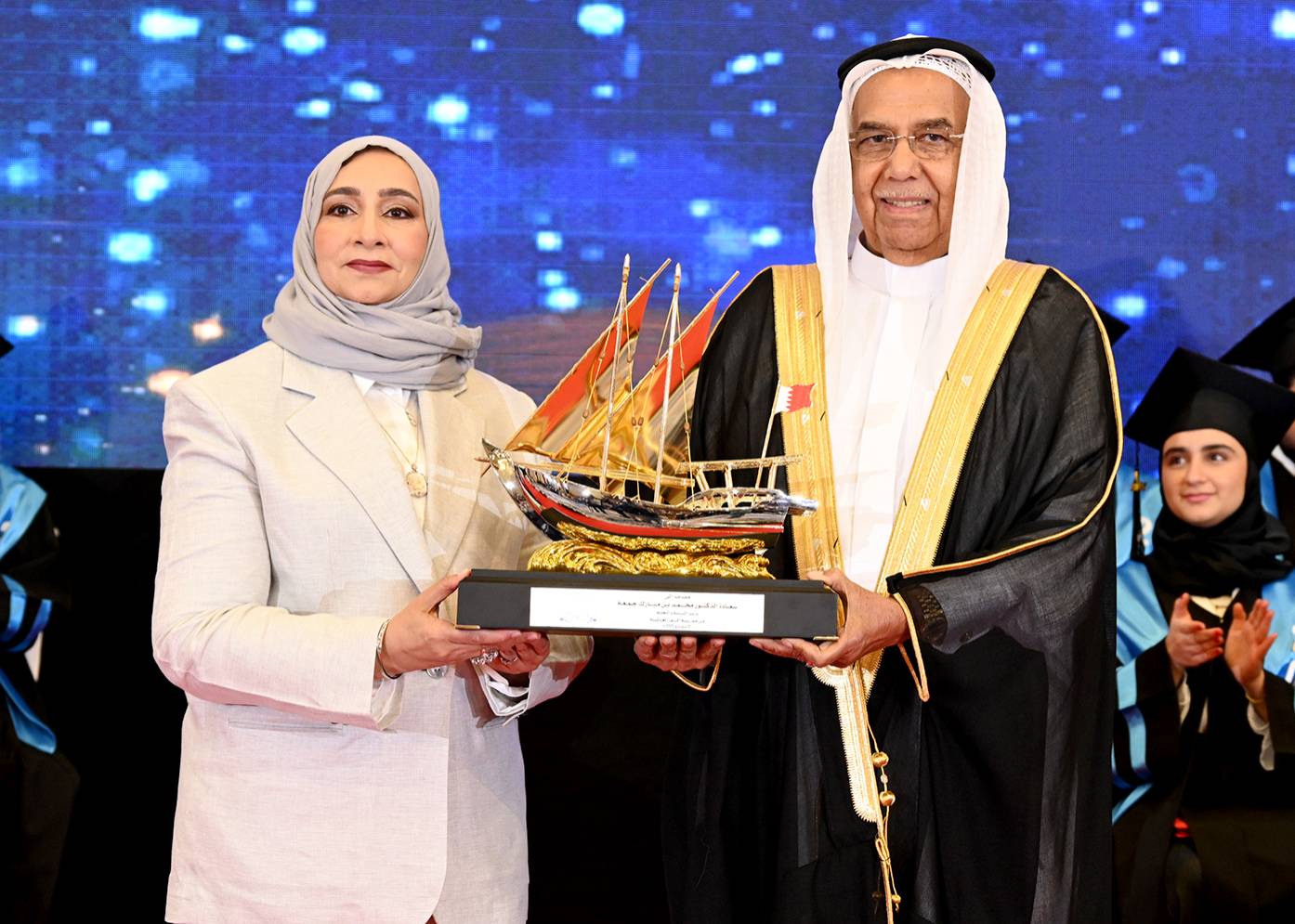 مدرسة النور العالمية تحتفل بتخريج الدفعة الـ 25 من طلبة القسم البريطاني