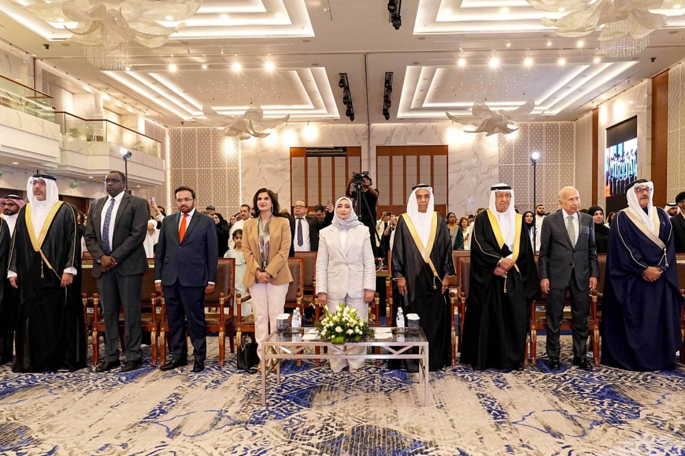 مدرسة النور العالمية تحتفل بتخريج الدفعة الـ 25 من طلبة القسم البريطاني