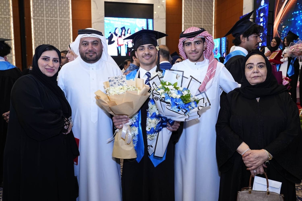 مدرسة النور العالمية تحتفل بتخريج الدفعة الـ 25 من طلبة القسم البريطاني