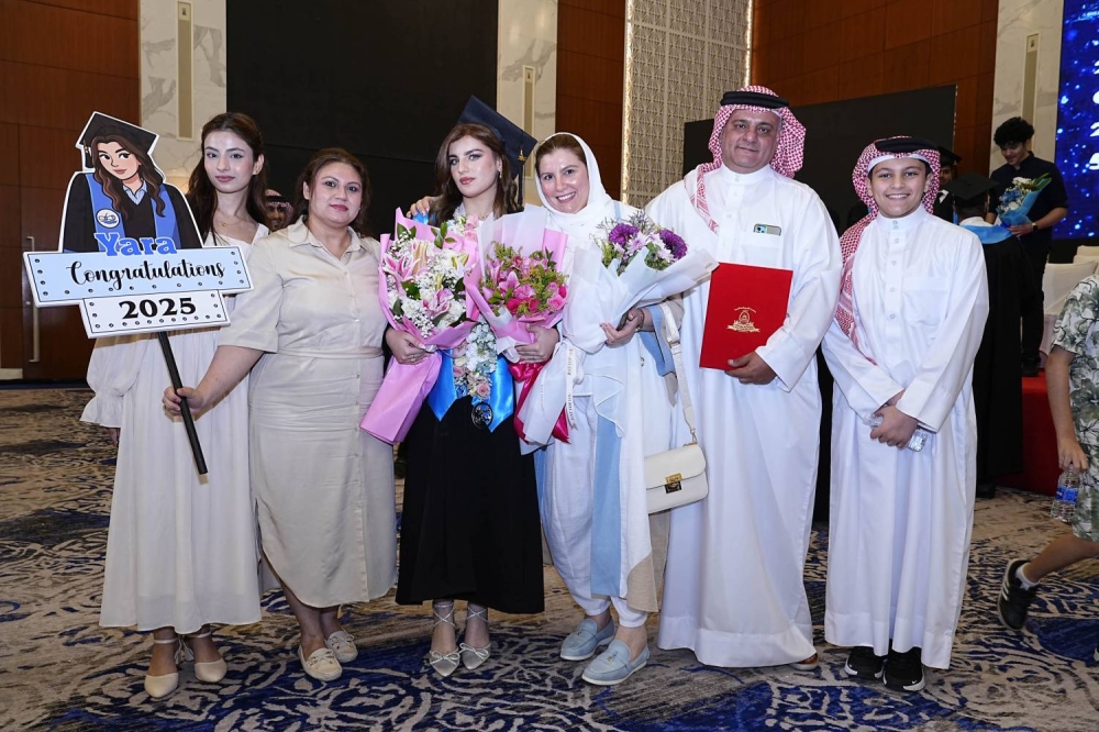 مدرسة النور العالمية تحتفل بتخريج الدفعة الـ 25 من طلبة القسم البريطاني