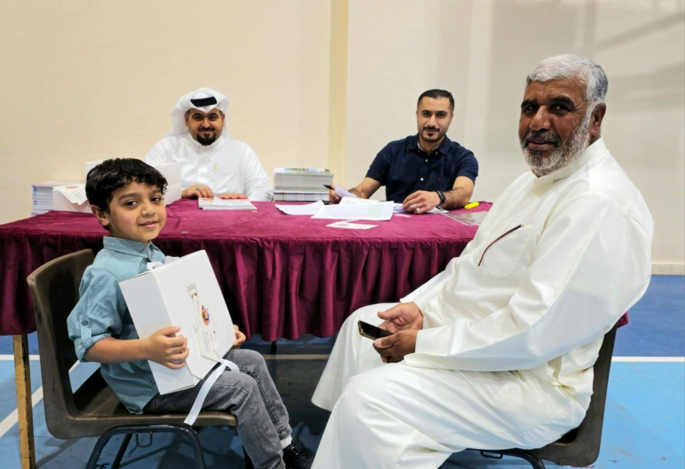 أولياء أمور يشكرون وزارة التربية والتعليم لتوزيع الكتب المدرسية مبكرًا