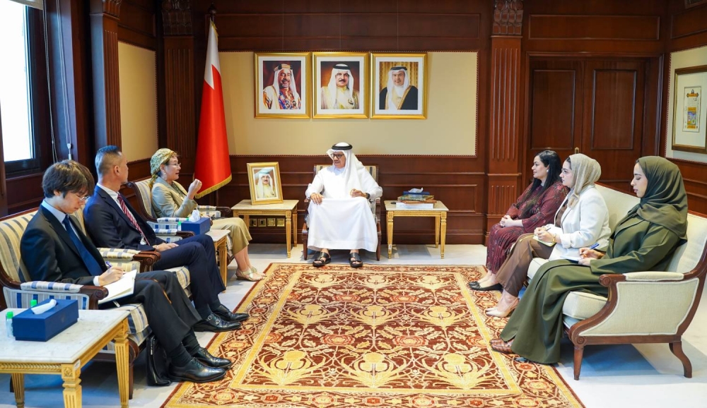 وزير الخارجية يستقبل سفيرة اليابان لدى مملكة البحرين