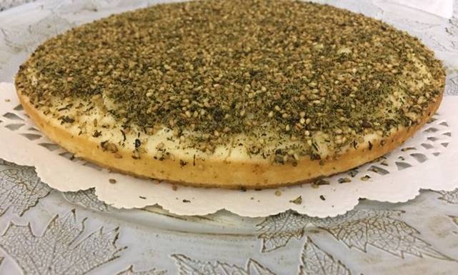 بطعم لا يقاوم.. طريقة تحضير كيكة الجبن والزعتر في المنزل