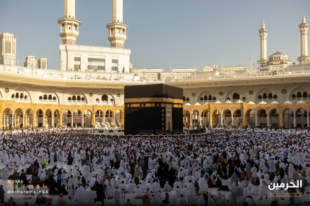 تغيير كسوة الكعبة المشرفة إرث يمتد لأكثر من 100 عام