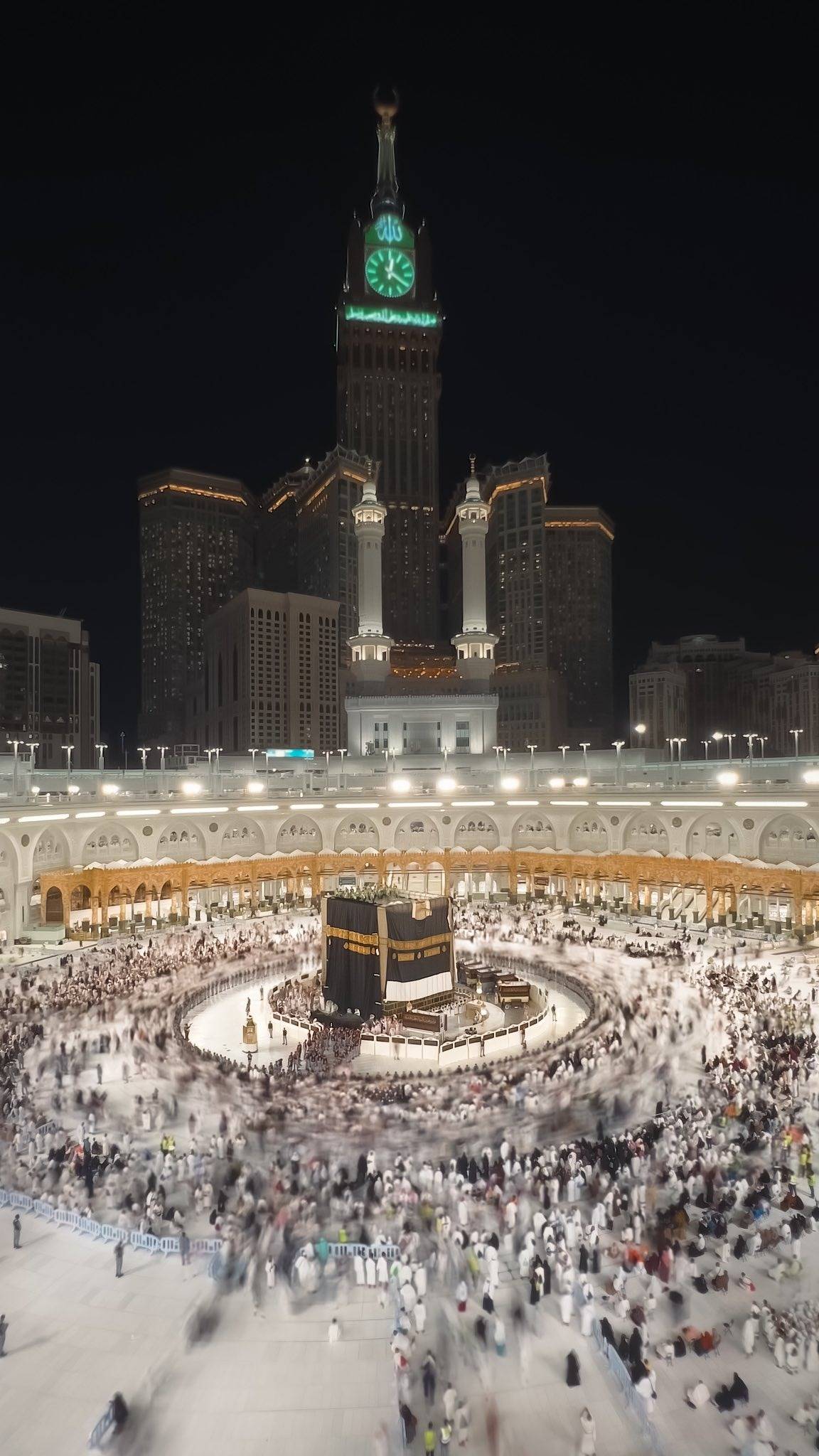 تغيير كسوة الكعبة المشرفة إرث يمتد لأكثر من 100 عام