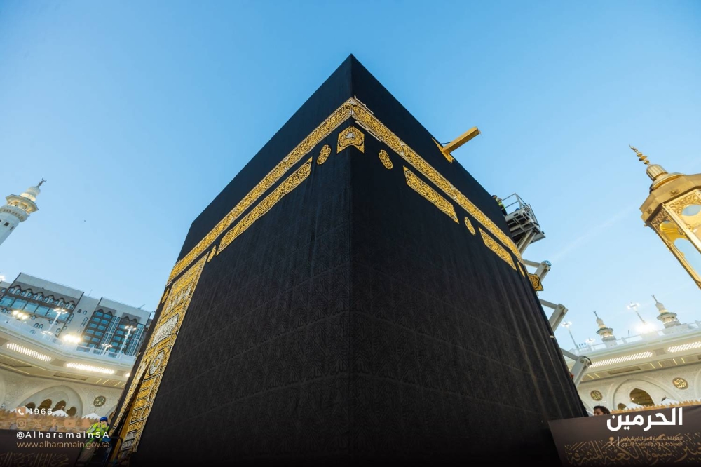 تغيير كسوة الكعبة المشرفة إرث يمتد لأكثر من 100 عام