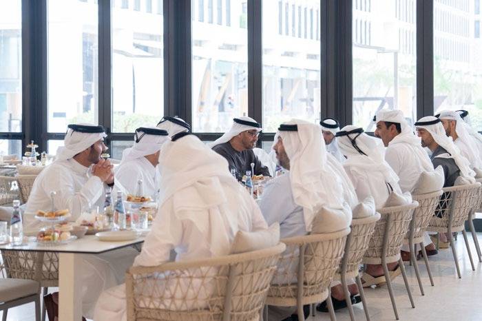 قيادات قطر والإمارات تجتمع على طاولة واحدة بمشهد يعكس وحدة الصف الخليجي