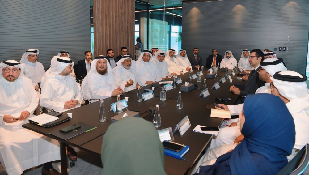 وزير شؤون البلديات والزراعة يزور جمعية التطوير العقاري البحرينية