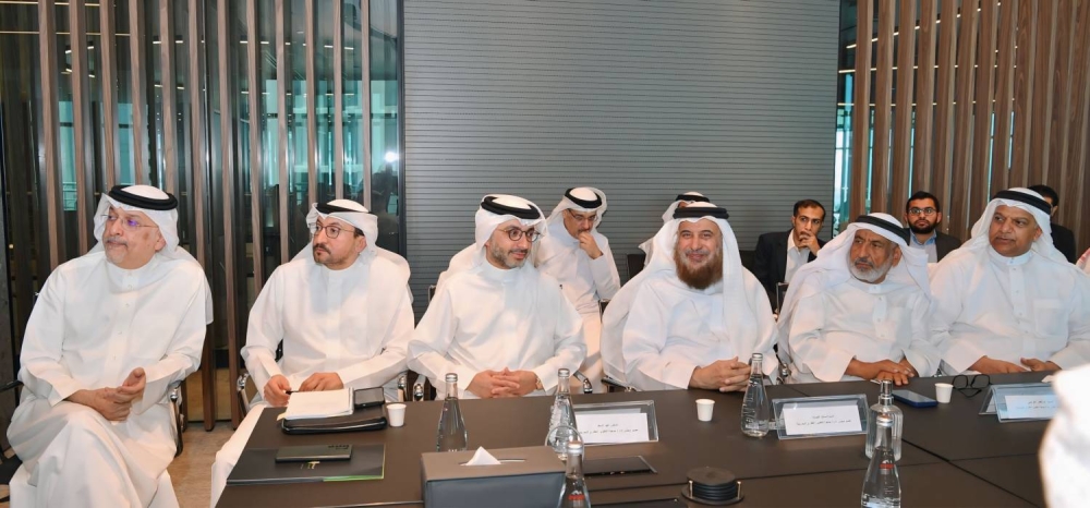 وزير شؤون البلديات والزراعة يزور جمعية التطوير العقاري البحرينية