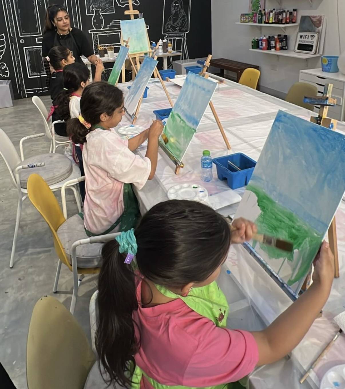 مركز البحرين العالمي للمعارض يطلق "محطة الإبداع" بالتعاون مع استوديو "آرتلي" للفنون