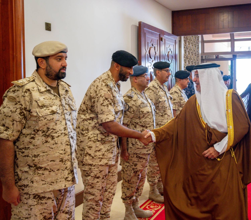 ولي العهد نائب القائد الأعلى للقوات المسلحة رئيس الوزراء يزور القيادة العامة لقوة الدفاع
