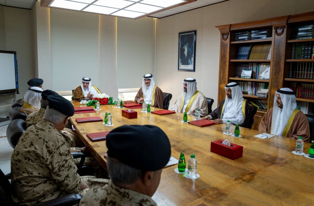 ولي العهد نائب القائد الأعلى للقوات المسلحة رئيس الوزراء يزور القيادة العامة لقوة الدفاع
