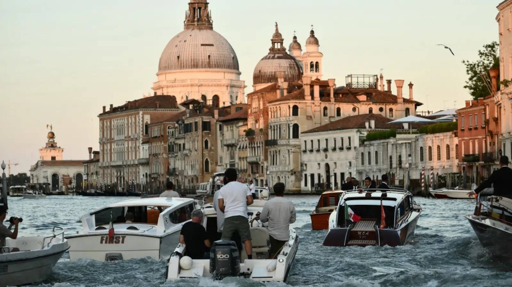 بحضور النجوم والأثرياء.. ختام أسطوري لحفل زفاف بيزوس (صور)