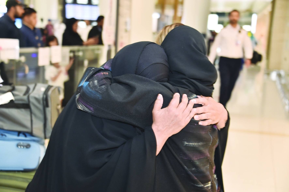 &laquo;الوطن&raquo; تلم شمل أم بابنتها بعد فراق دام 36 عاماً