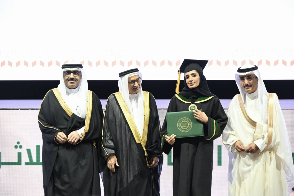 جامعة الخليج العربي تحتفل بتخريج الفوج (38) من طلبتها
