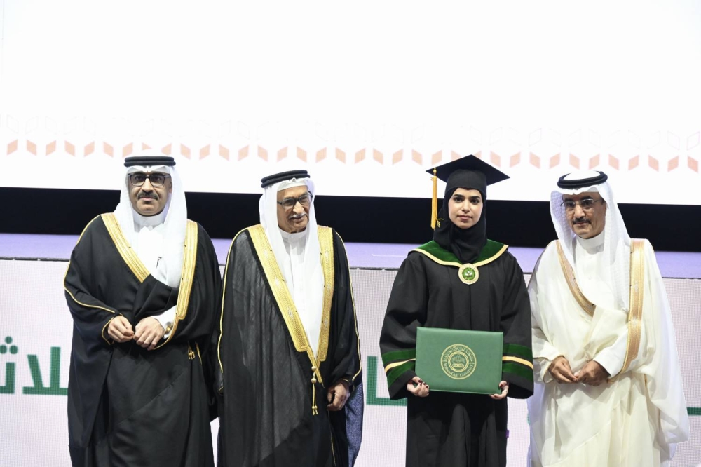 جامعة الخليج العربي تحتفل بتخريج الفوج (38) من طلبتها