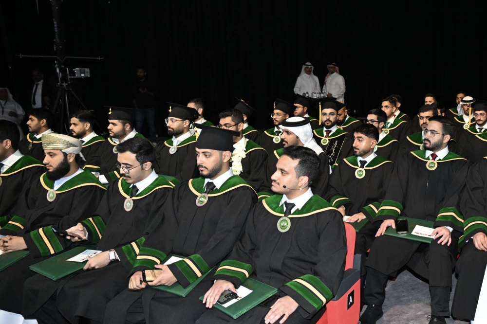 جامعة الخليج العربي تحتفل بتخريج الفوج (38) من طلبتها