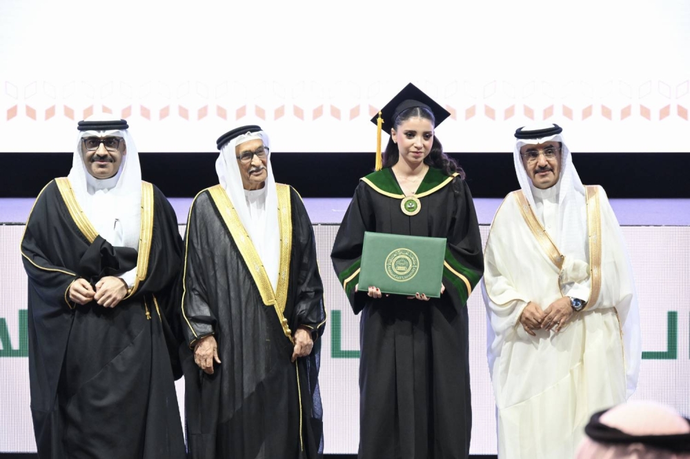 جامعة الخليج العربي تحتفل بتخريج الفوج (38) من طلبتها