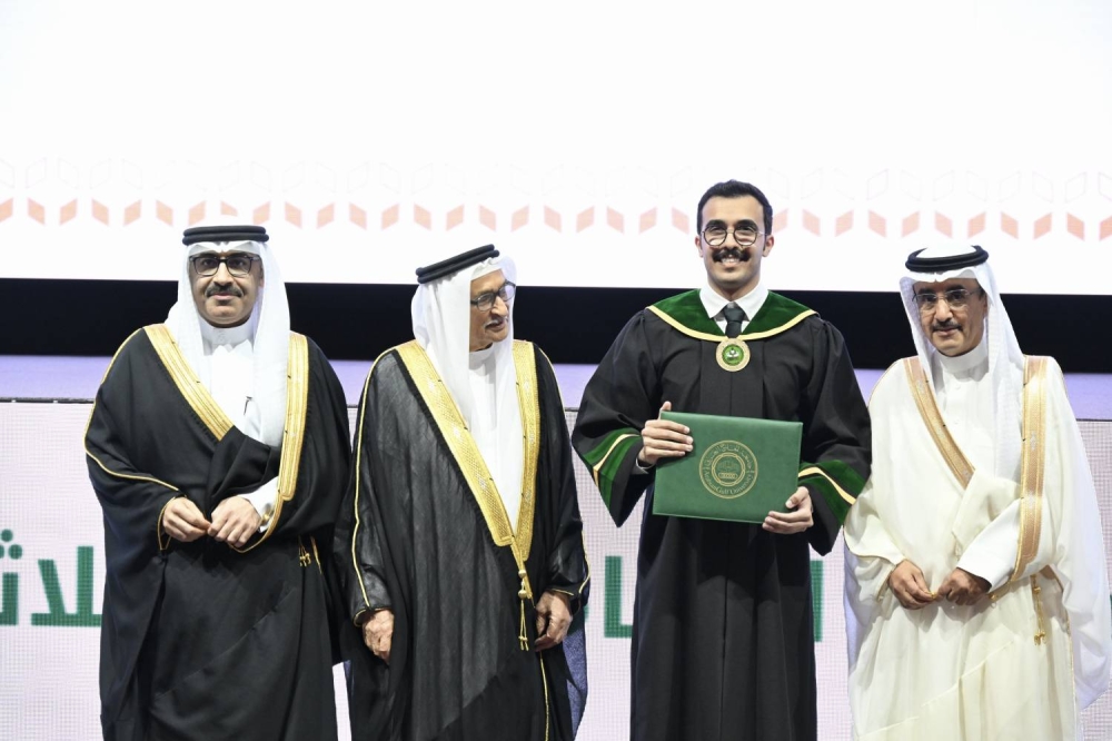 جامعة الخليج العربي تحتفل بتخريج الفوج (38) من طلبتها