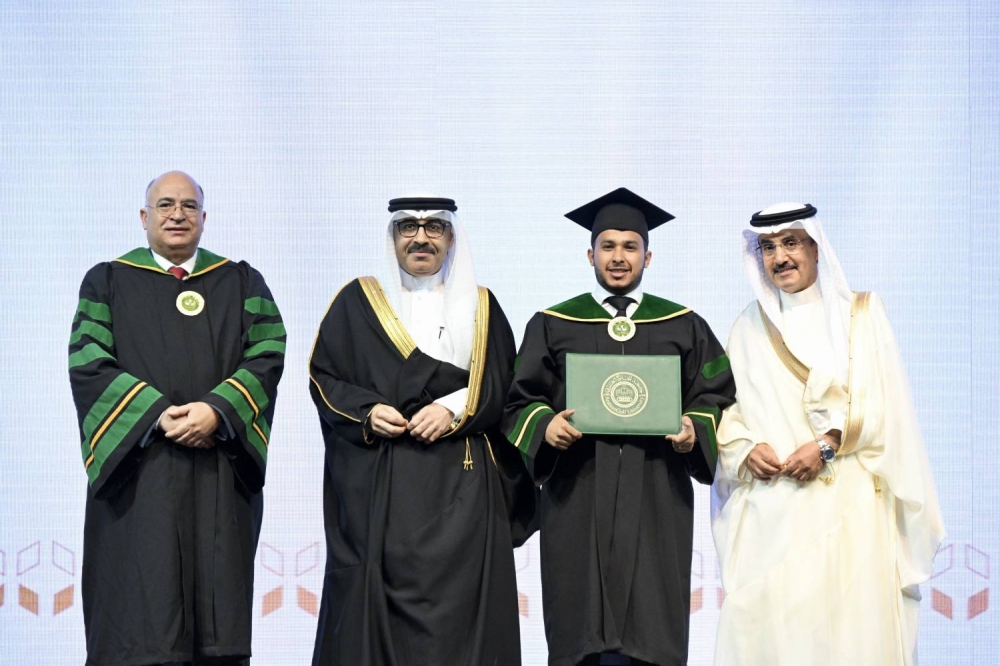 جامعة الخليج العربي تحتفل بتخريج الفوج (38) من طلبتها