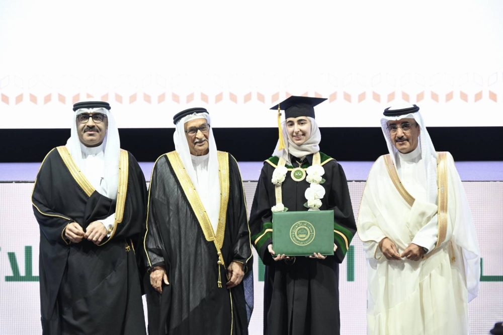 جامعة الخليج العربي تحتفل بتخريج الفوج (38) من طلبتها