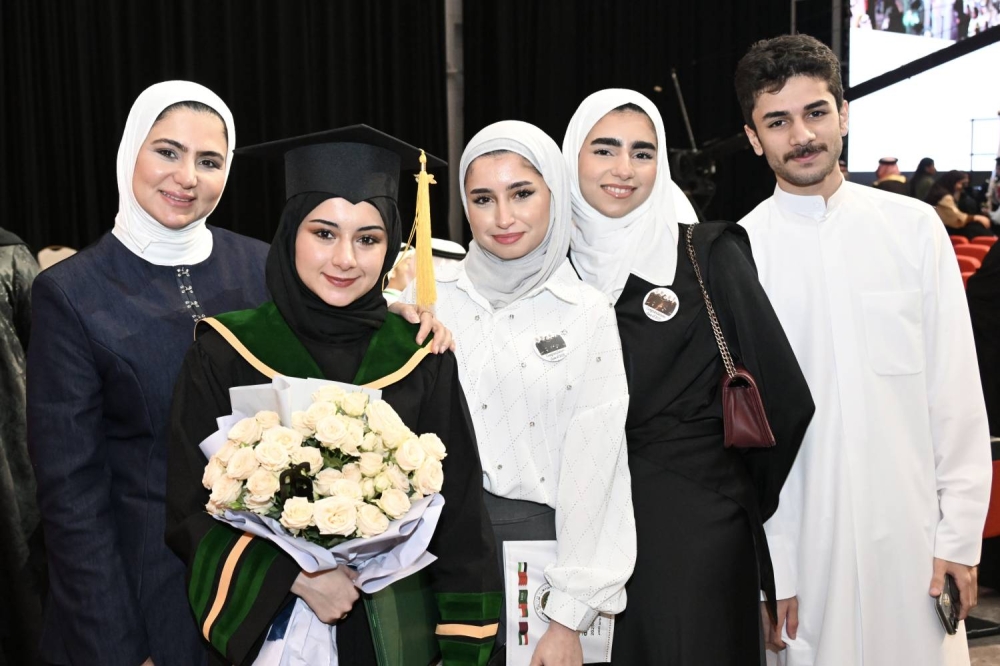 جامعة الخليج العربي تحتفل بتخريج الفوج (38) من طلبتها