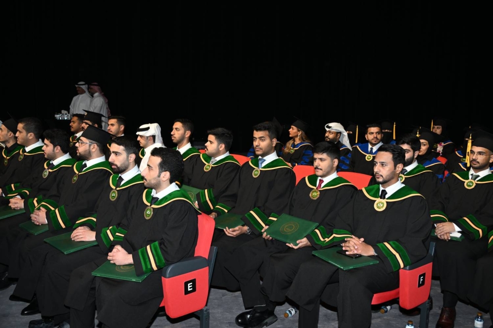 جامعة الخليج العربي تحتفل بتخريج الفوج (38) من طلبتها