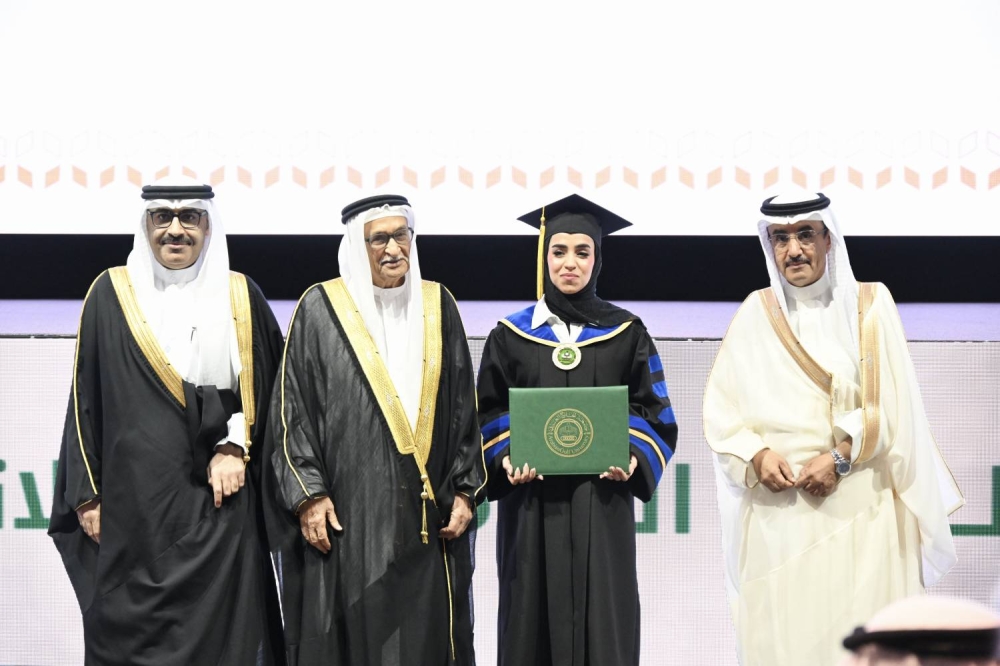 جامعة الخليج العربي تحتفل بتخريج الفوج (38) من طلبتها