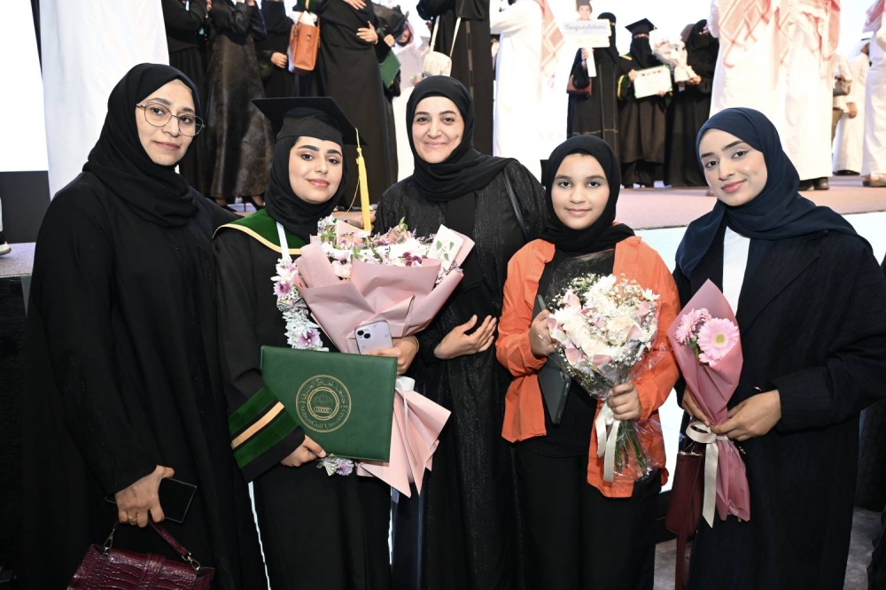 جامعة الخليج العربي تحتفل بتخريج الفوج (38) من طلبتها