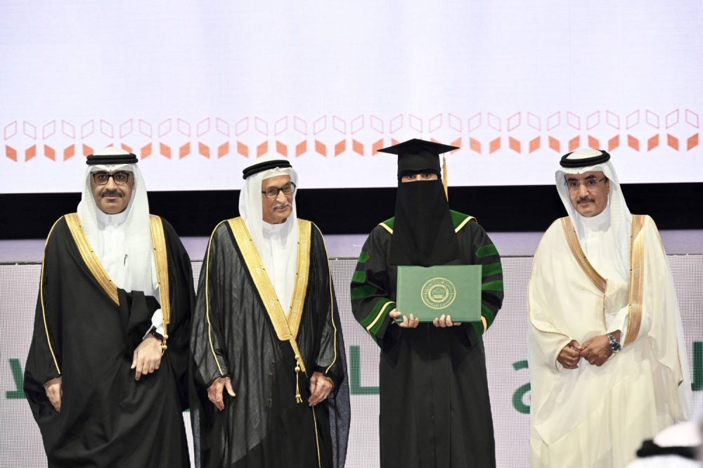 جامعة الخليج العربي تحتفل بتخريج الفوج (38) من طلبتها