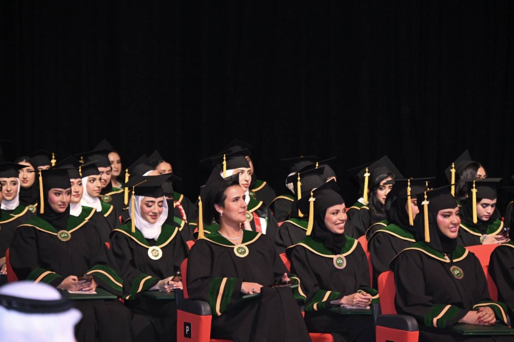 جامعة الخليج العربي تحتفل بتخريج الفوج (38) من طلبتها