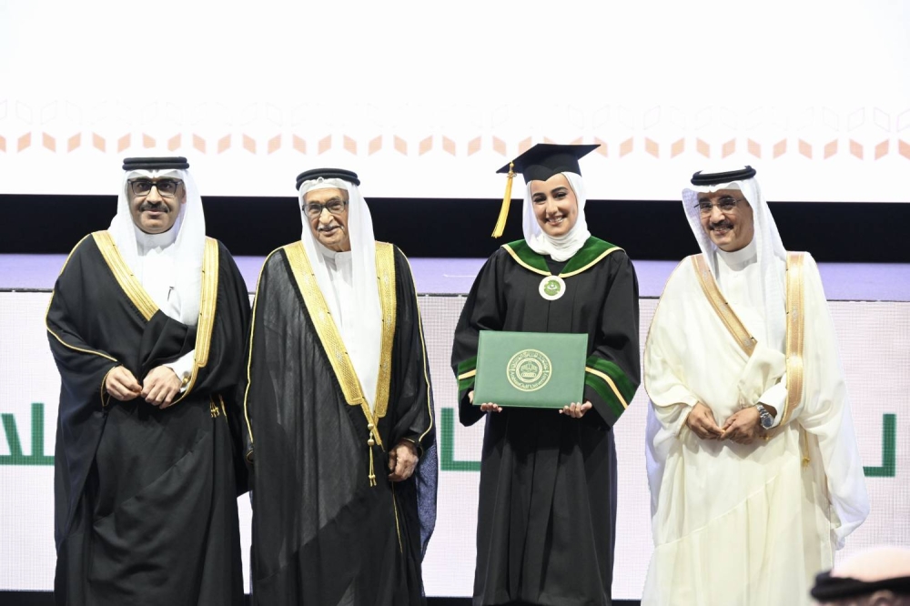جامعة الخليج العربي تحتفل بتخريج الفوج (38) من طلبتها