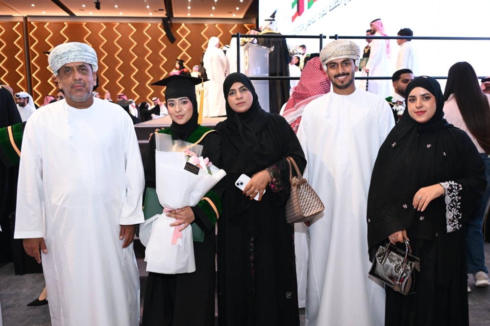 جامعة الخليج العربي تحتفل بتخريج الفوج (38) من طلبتها