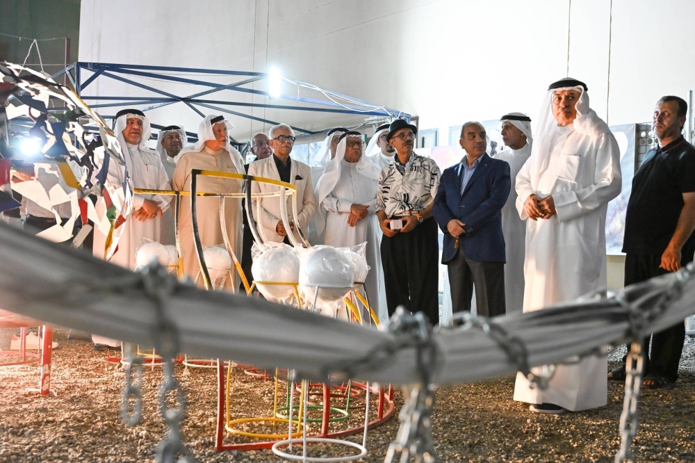 رئيس الأوقاف الجعفرية يفتتح مهرجان الإمام الحسين الفني في المنامة