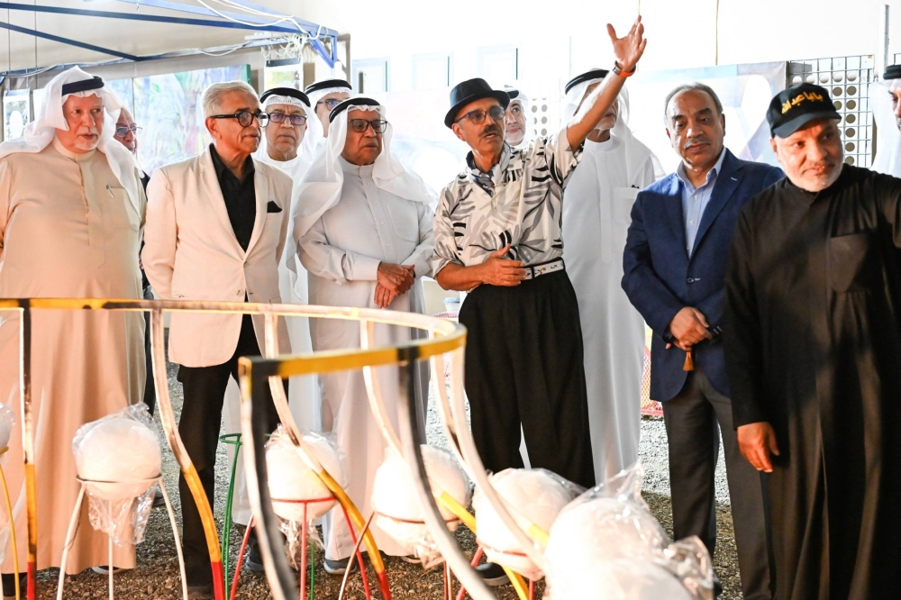 رئيس الأوقاف الجعفرية يفتتح مهرجان الإمام الحسين الفني في المنامة