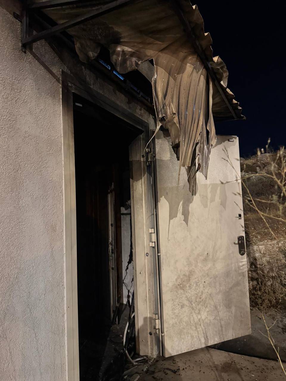 مستوطنون إسرائيليون يشعلون النيران في منشأة أمنية تابعة للجيش في الضفة الغربية