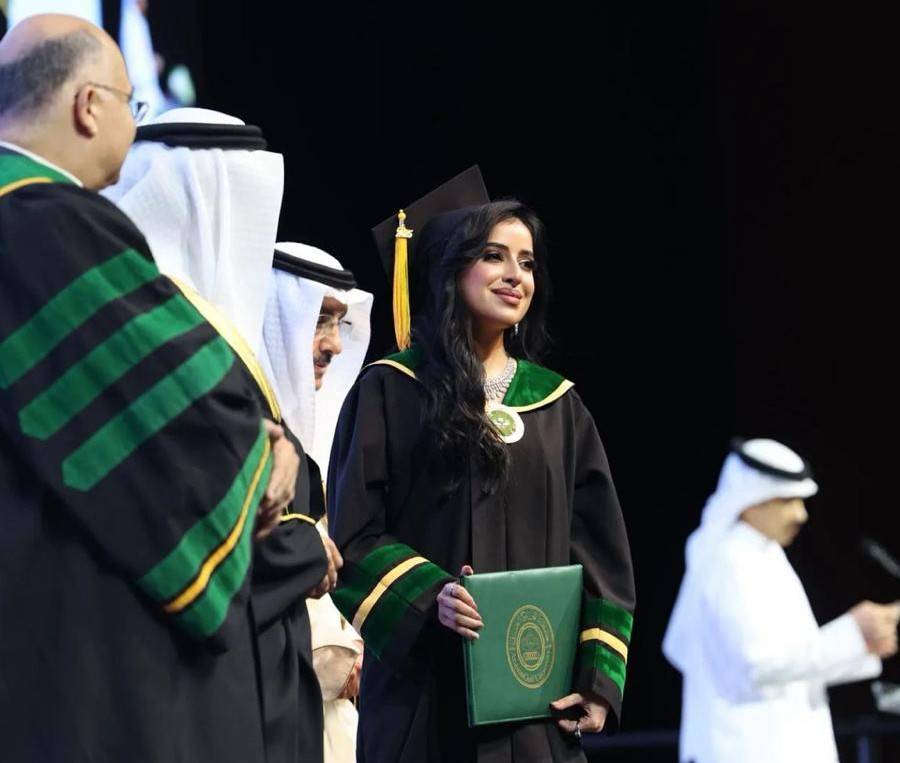 شوق شريدة تنال درجتي بكالوريوس العلوم الطبية ودكتور في الطب من &laquo;الخليج العربي&raquo;