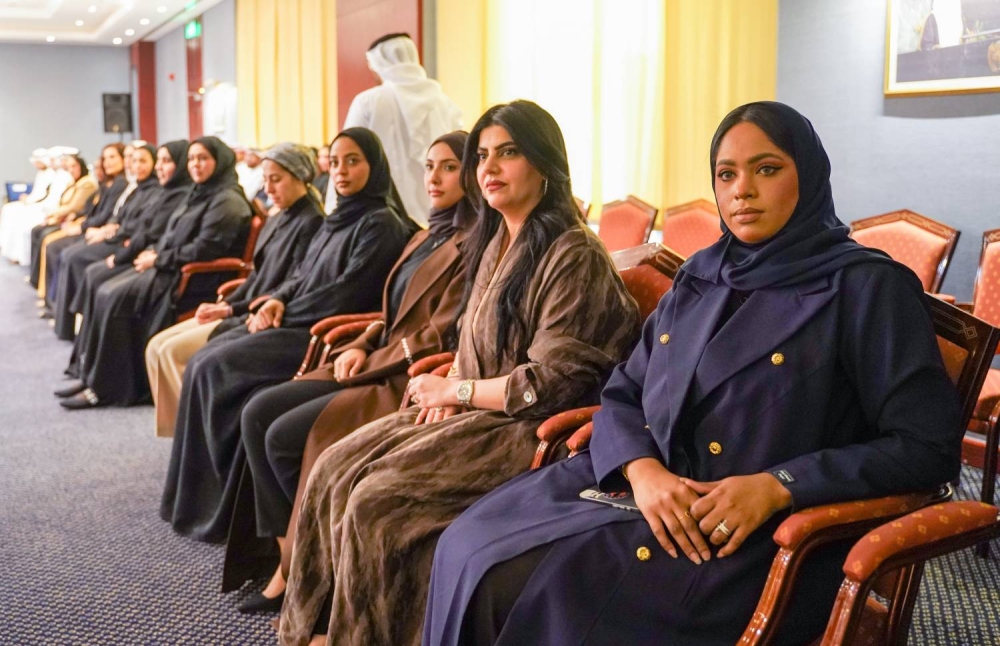 وزير الخارجية يلتقي فرق العمل المساهمة في تسهيل عودة المواطنين العالقين في الدول المتأثرة بالأوضاع الراهنة