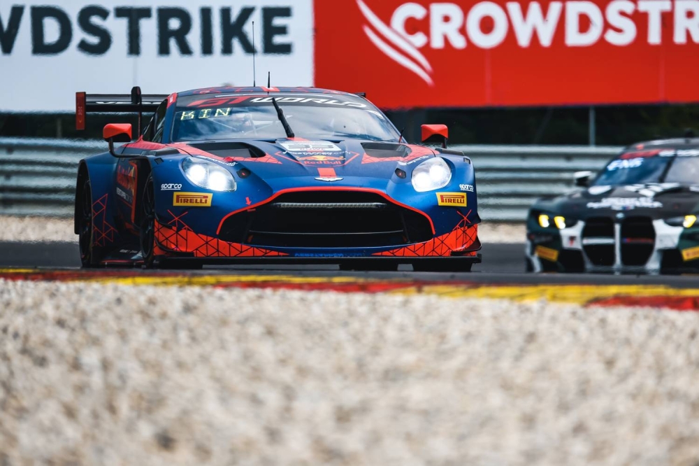 عيسى بن عبدالله آل خليفة: "نطمح لترسيخ اسم البحرين في رياضة السيارات العالمية"