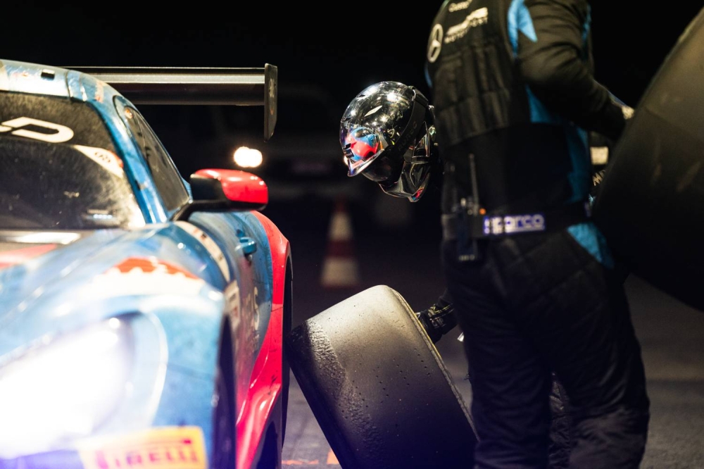 عيسى بن عبدالله آل خليفة: "نطمح لترسيخ اسم البحرين في رياضة السيارات العالمية"