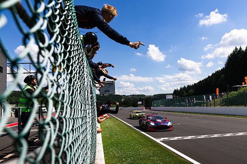 عيسى بن عبدالله آل خليفة: "نطمح لترسيخ اسم البحرين في رياضة السيارات العالمية"