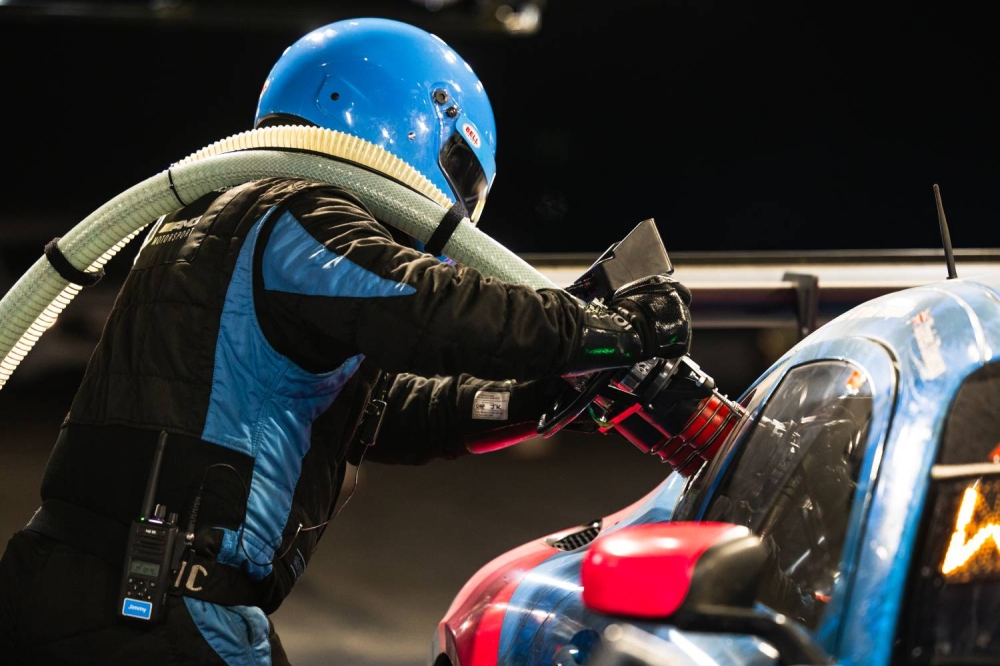 عيسى بن عبدالله آل خليفة: "نطمح لترسيخ اسم البحرين في رياضة السيارات العالمية"