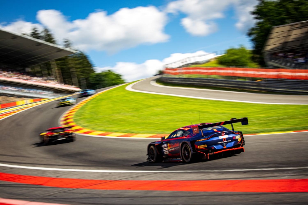 عيسى بن عبدالله آل خليفة: "نطمح لترسيخ اسم البحرين في رياضة السيارات العالمية"