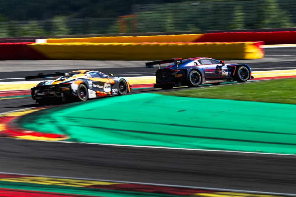 عيسى بن عبدالله آل خليفة: "نطمح لترسيخ اسم البحرين في رياضة السيارات العالمية"