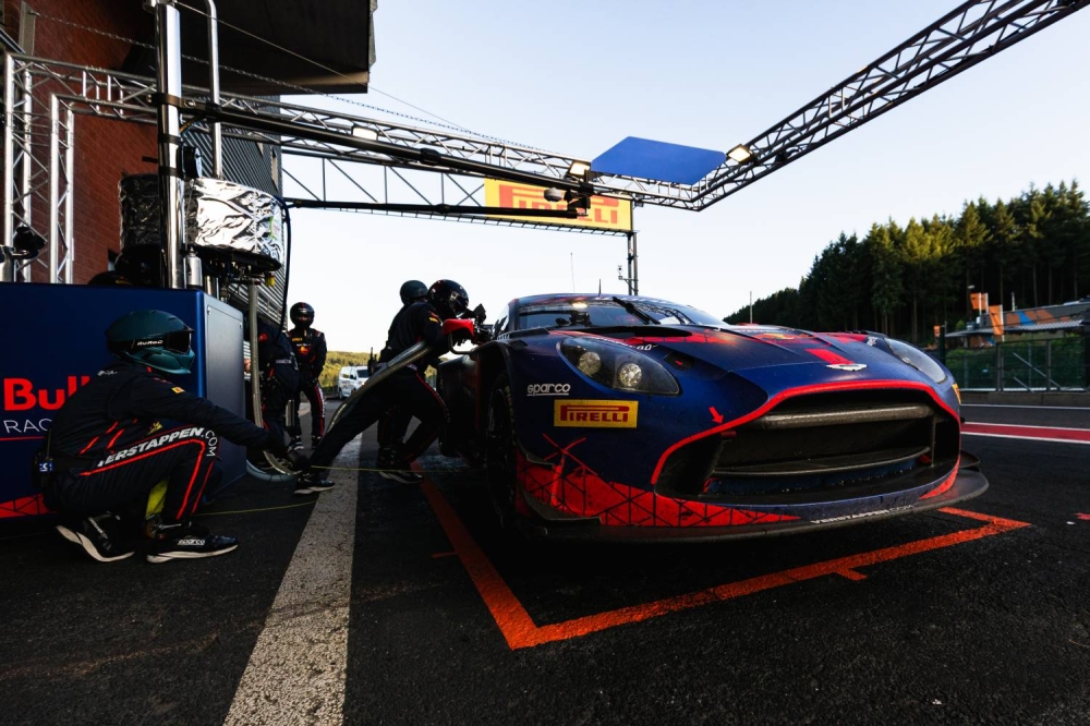 عيسى بن عبدالله آل خليفة: "نطمح لترسيخ اسم البحرين في رياضة السيارات العالمية"