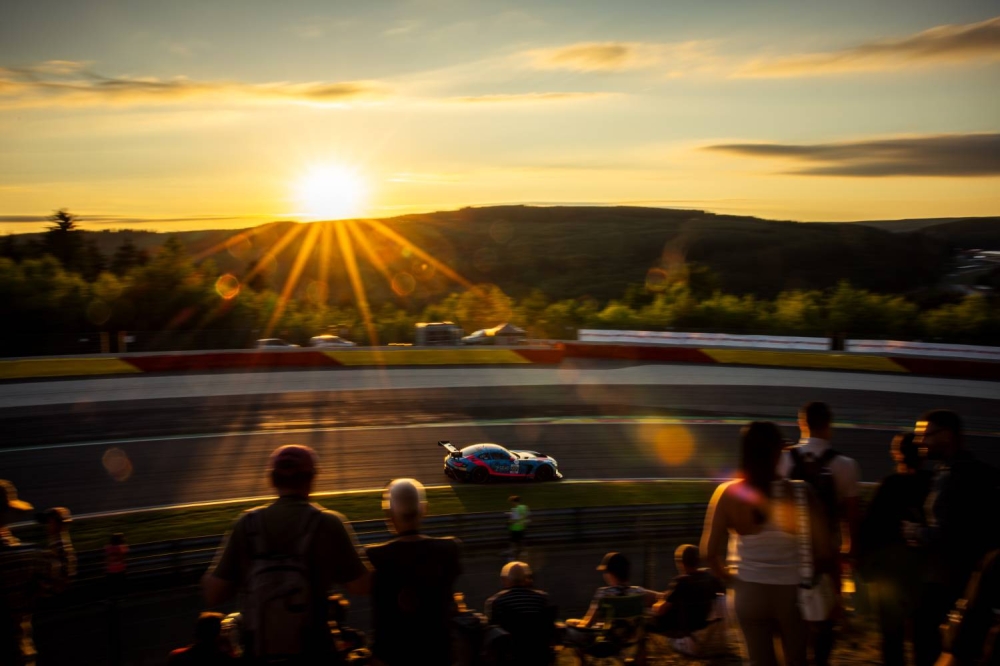 عيسى بن عبدالله آل خليفة: "نطمح لترسيخ اسم البحرين في رياضة السيارات العالمية"